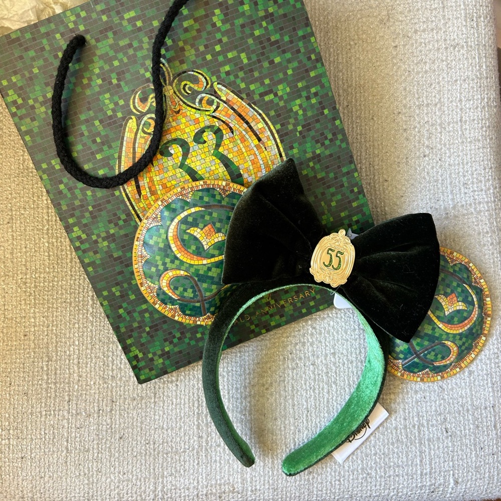 Disney Club 33 Emerald Green Minnie Mouse Ears